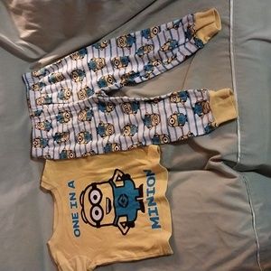 Boys Dispicable Me pajama set size 3T